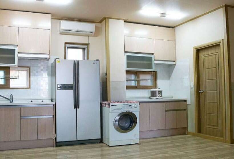 Taean Gomseom Hwangto Pension