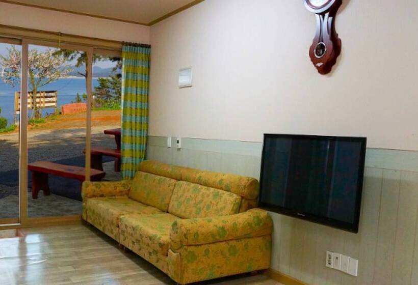 Taean Gomseom Hwangto Pension