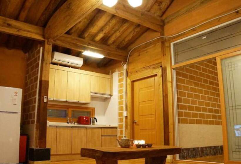 Taean Gomseom Hwangto Pension