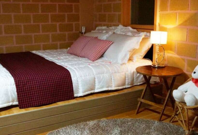 Taean Gomseom Hwangto Pension