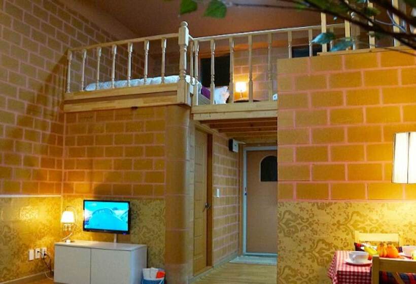 Taean Gomseom Hwangto Pension