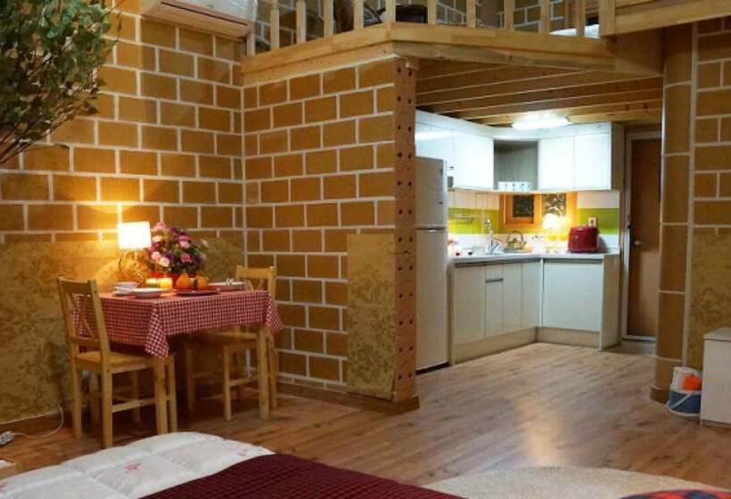 Taean Gomseom Hwangto Pension