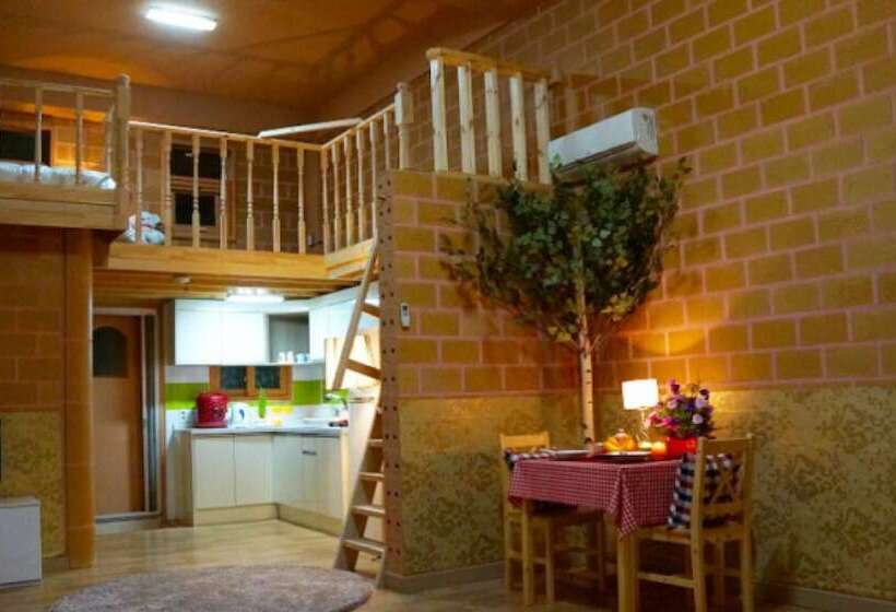 Taean Gomseom Hwangto Pension