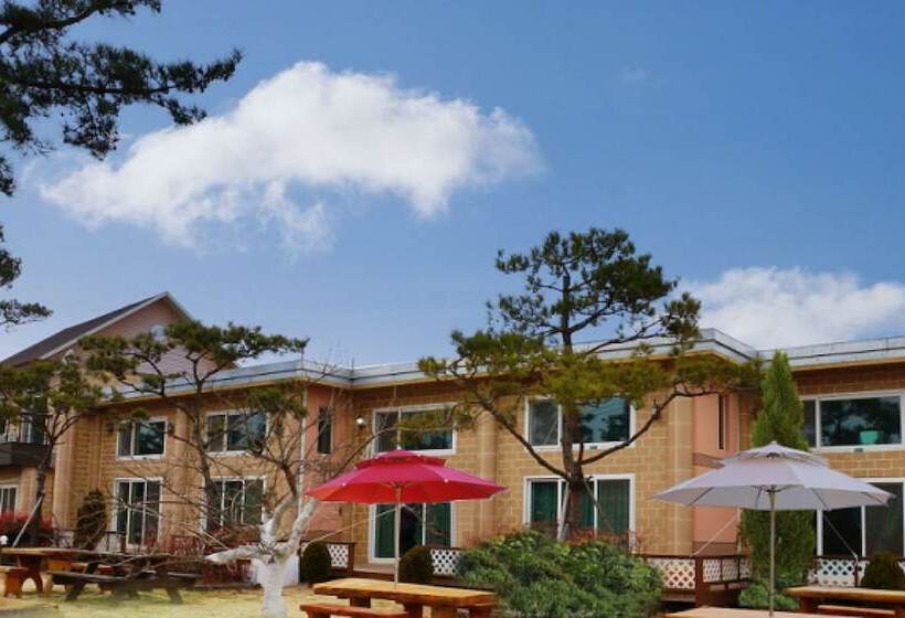 Taean Gomseom Hwangto Pension