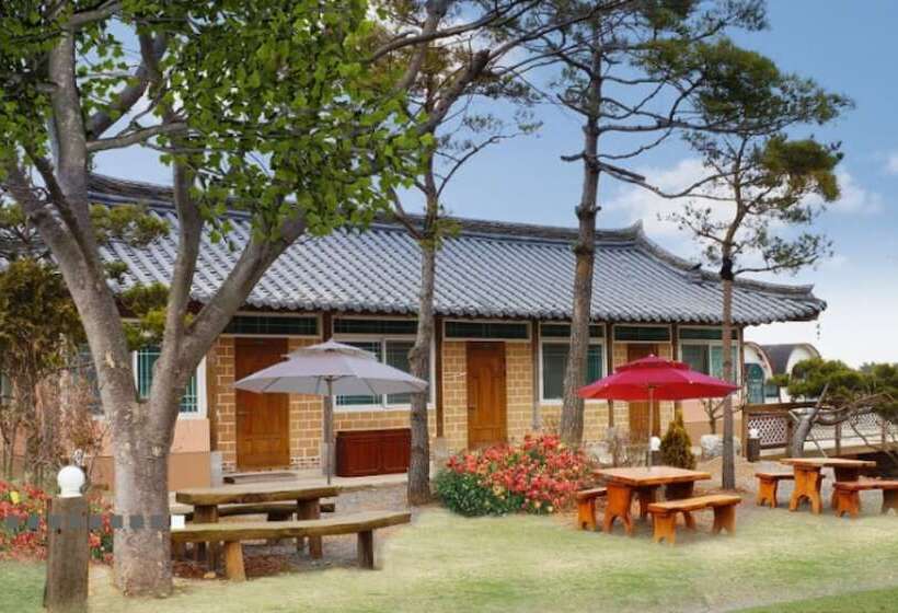 Taean Gomseom Hwangto Pension