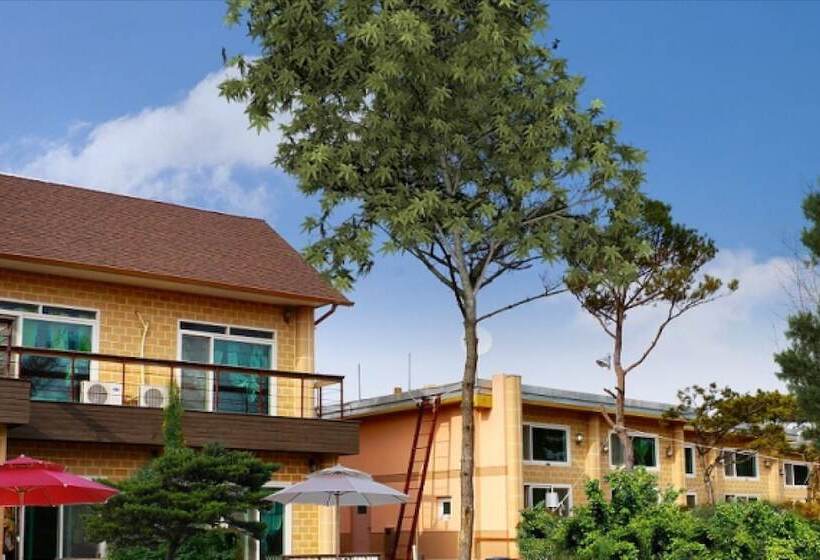 Taean Gomseom Hwangto Pension