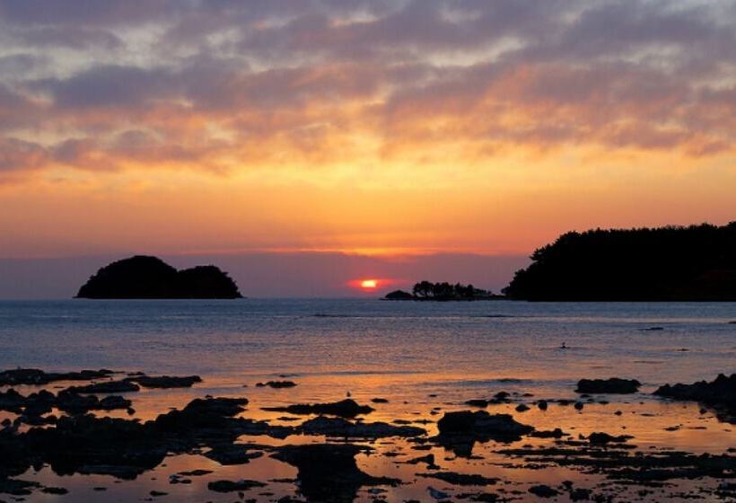 Taean Gomseom Hwangto Pension