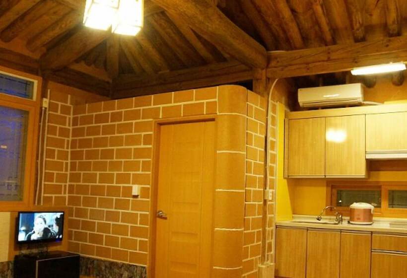 Taean Gomseom Hwangto Pension