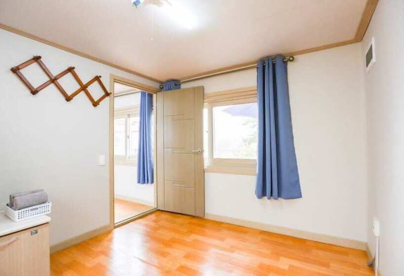 Taean Gomseom Hwangto Pension