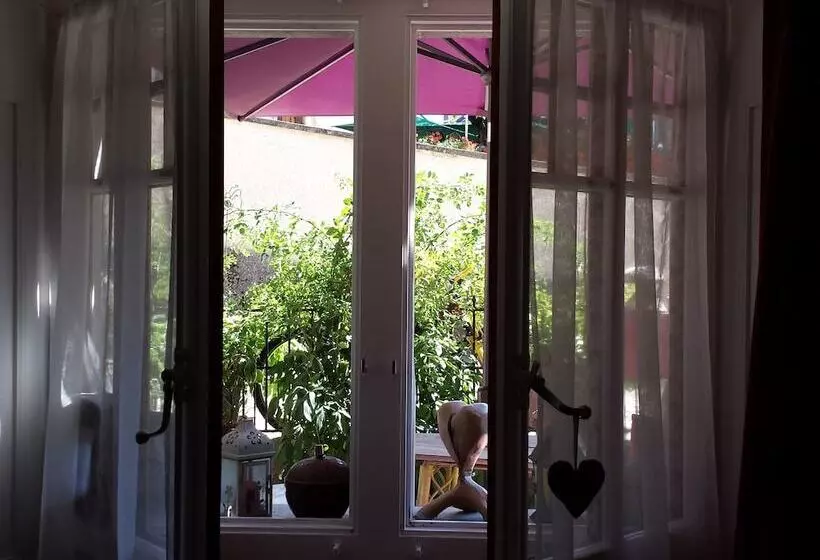 Hotelli Au Soleil De Gruyères Chez Chantal