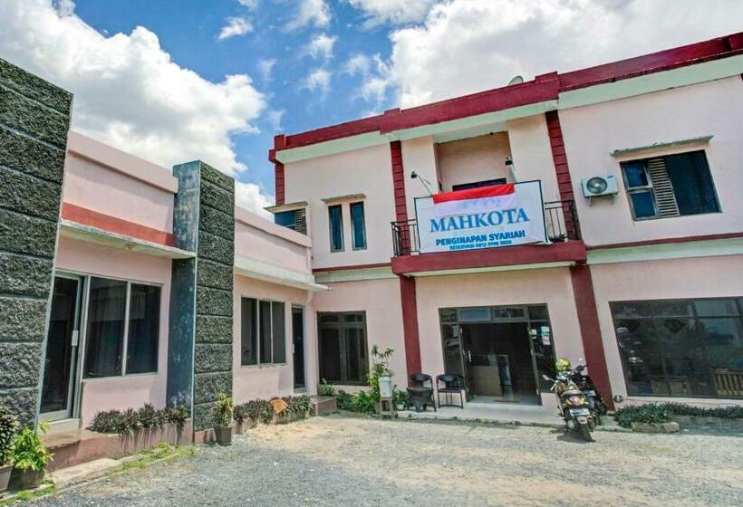 בית מלון כפרי Oyo 3757 Mahkota Syariah Guesthouse