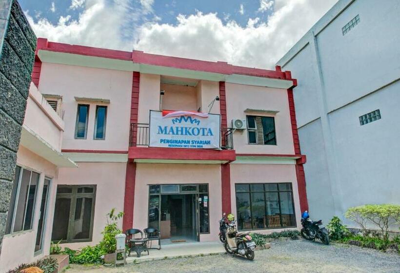 בית מלון כפרי Oyo 3757 Mahkota Syariah Guesthouse