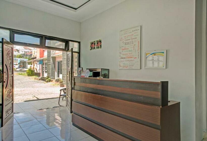 בית מלון כפרי Oyo 3757 Mahkota Syariah Guesthouse