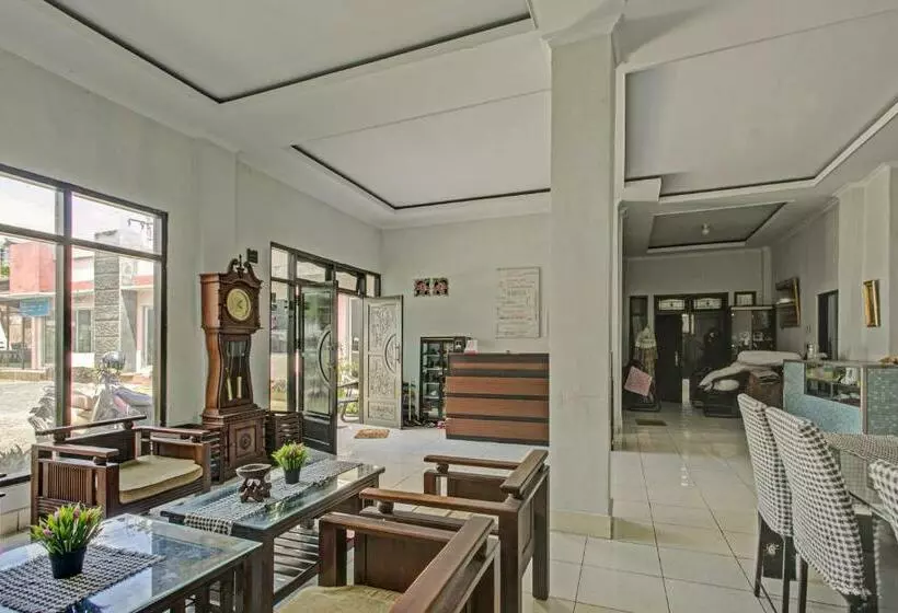 ホテル Oyo 3757 Mahkota Syariah Guesthouse