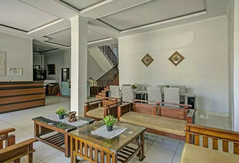 ホテル Oyo 3757 Mahkota Syariah Guesthouse