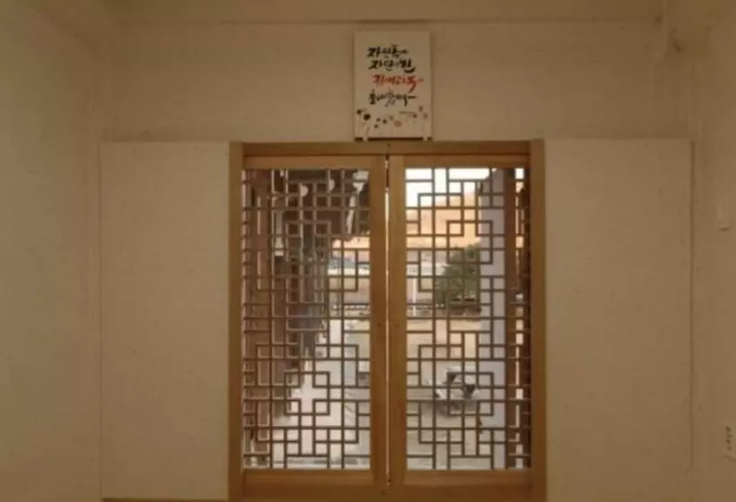 Hotelli Youngcheon Gwiaegotaek Hanok Pension