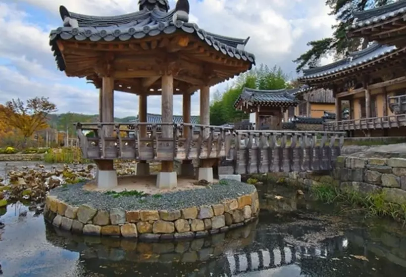Hotelli Youngcheon Gwiaegotaek Hanok Pension