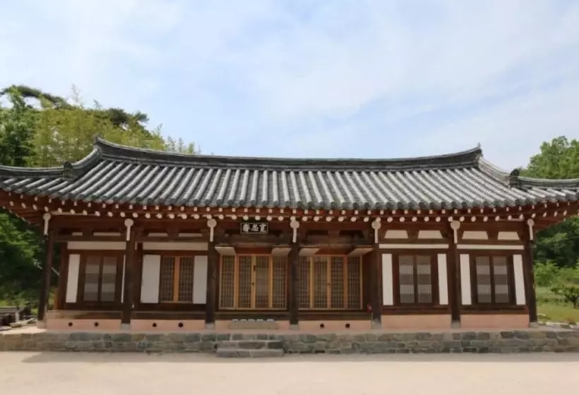 Hotelli Youngcheon Gwiaegotaek Hanok Pension