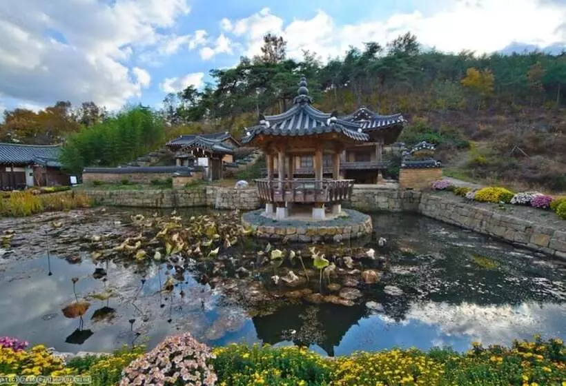 Hotelli Youngcheon Gwiaegotaek Hanok Pension