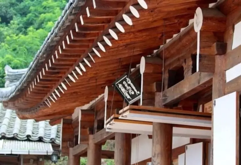 Hotelli Youngcheon Gwiaegotaek Hanok Pension