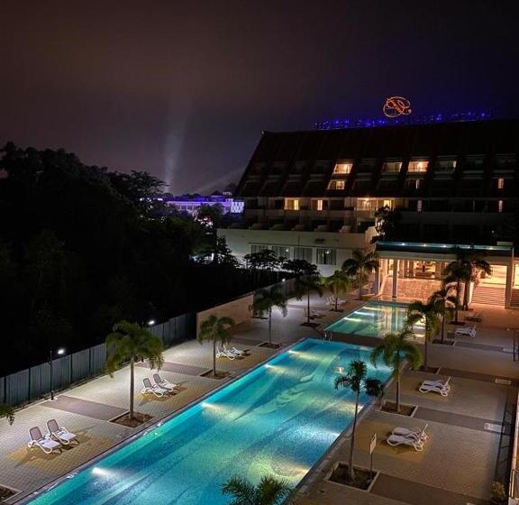 فندق Pacific Regency Beach Resort Port Dickson