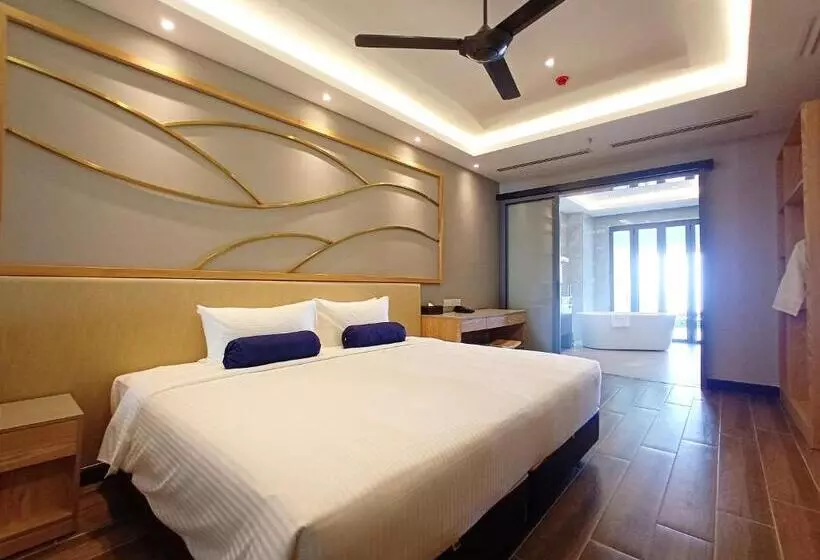 Hotelli Pacific Regency Beach Resort Port Dickson