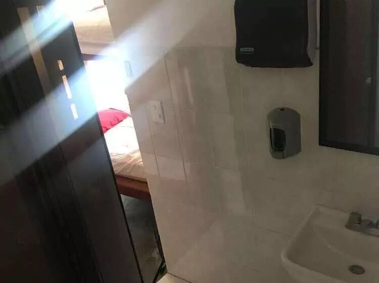 هتل El Giro Hostal   Hostel