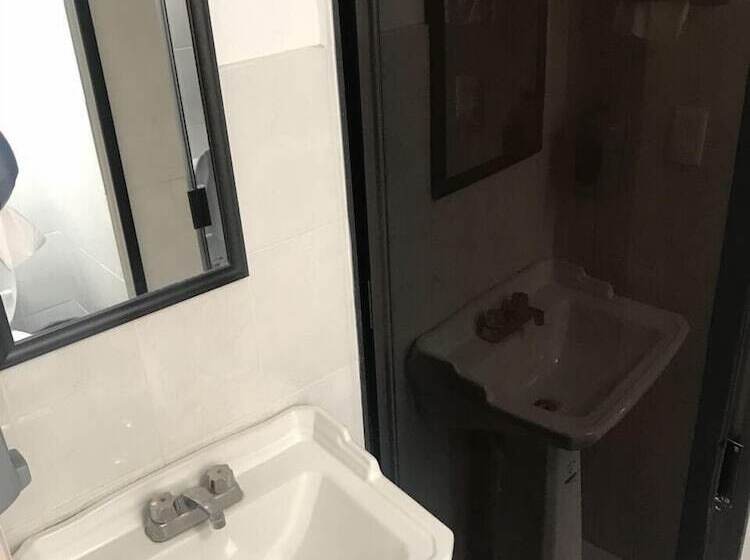 هتل El Giro Hostal Hostel