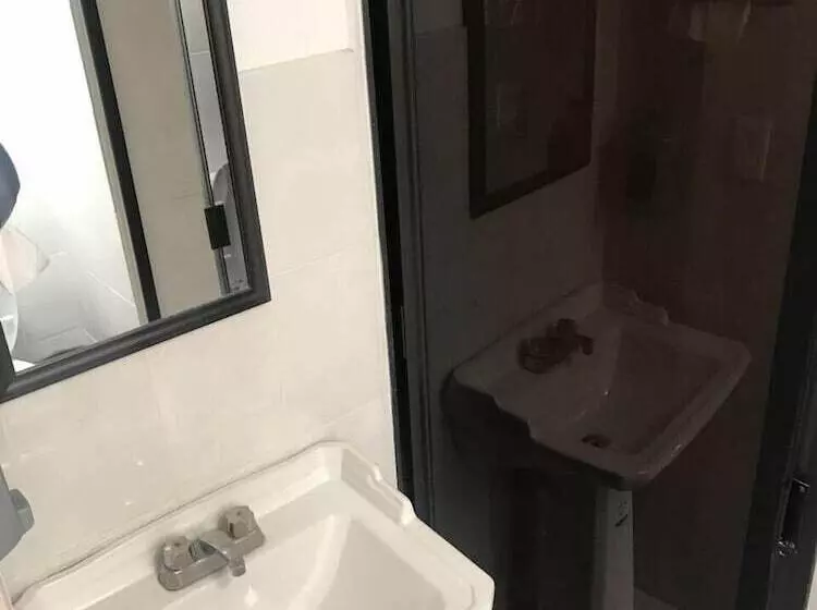 هتل El Giro Hostal   Hostel