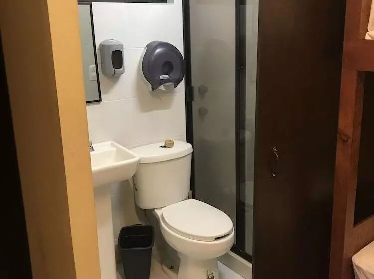 هتل El Giro Hostal   Hostel