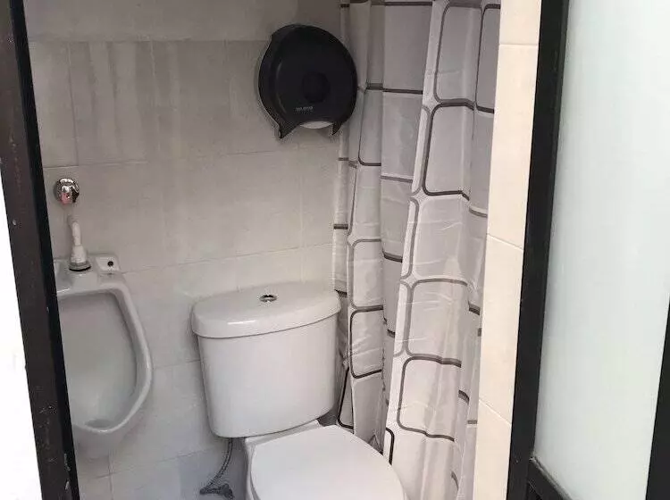 هتل El Giro Hostal   Hostel