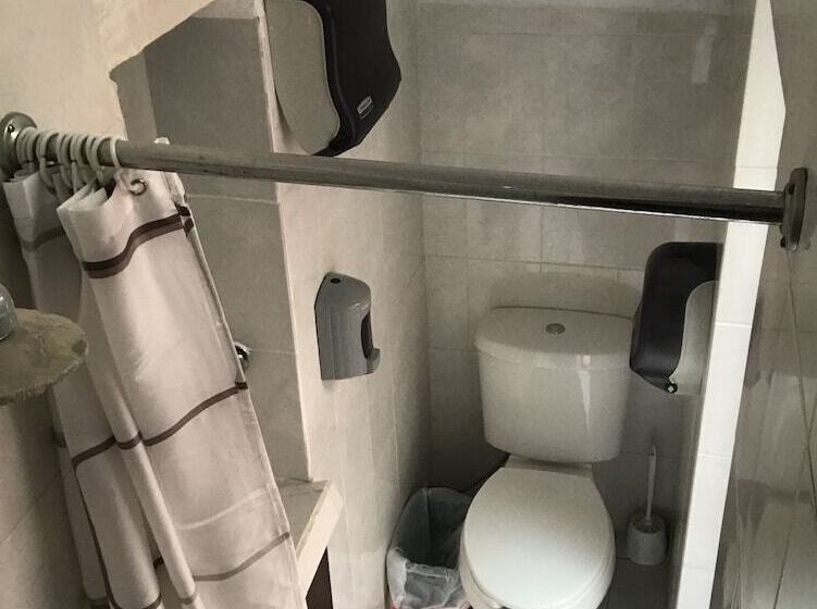 هتل El Giro Hostal Hostel