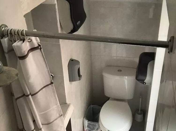 هتل El Giro Hostal   Hostel