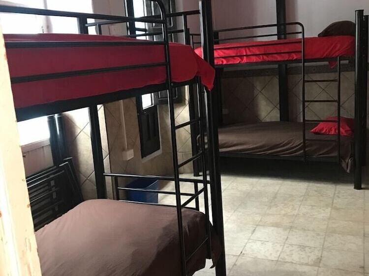 هتل El Giro Hostal Hostel