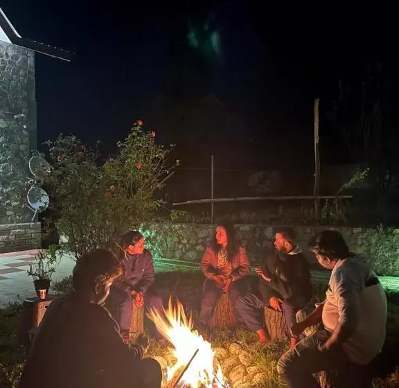 Flüstern Hostel And Café