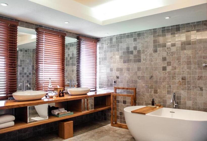 בית מלון כפרי Amnaya Resort Nusa Dua