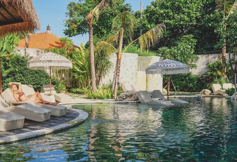 בית מלון כפרי Amnaya Resort Nusa Dua