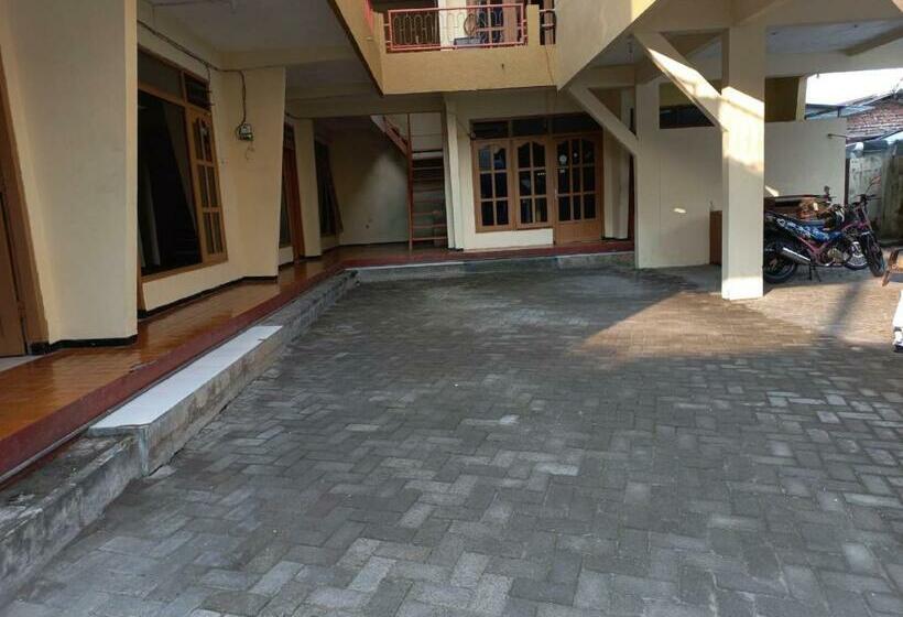 Hotel Oyo 90757 Am Key Villa Tretes 1