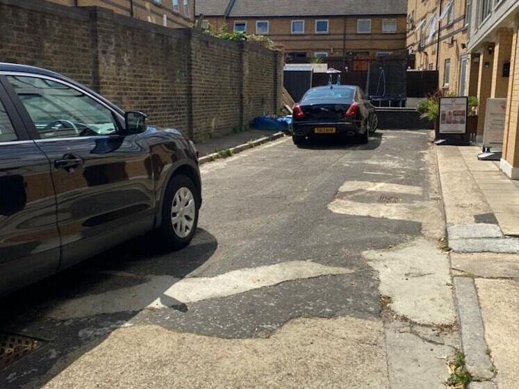 Pension Tara House, Cozy Shared Home In London