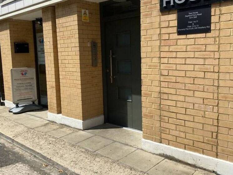 Pension Tara House, Cozy Shared Home In London