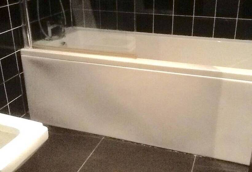 Pension Tara House, Cozy Shared Home In London