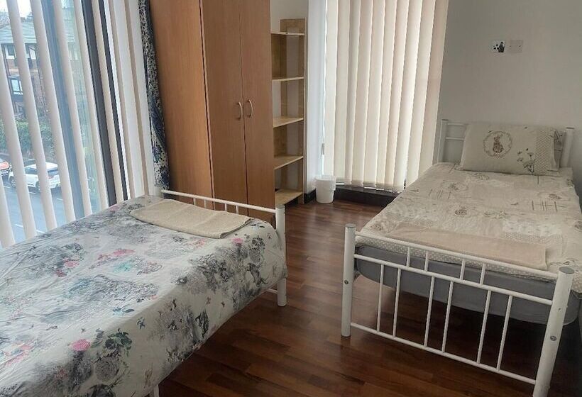 Pension Tara House, Cozy Shared Home In London