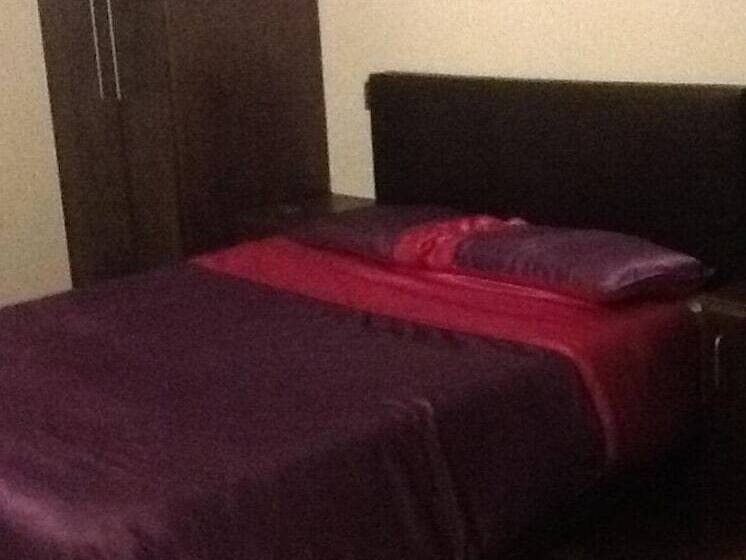 Pension Tara House, Cozy Shared Home In London