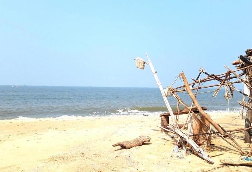 בית מלון כפרי Cherai Beach Valley