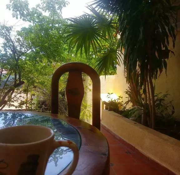 پانسیون Room In Guest Room Padrinos Hostal La Paz Full House