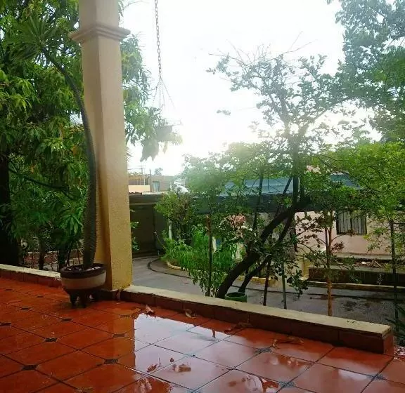 پانسیون Room In Guest Room Padrinos Hostal La Paz Full House