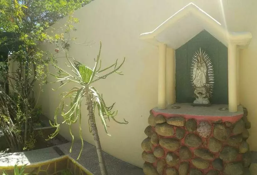 پانسیون Room In Guest Room Padrinos Hostal La Paz Full House