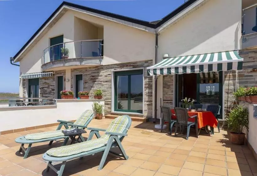 Apartamentos Turísticos Playa De Tapia