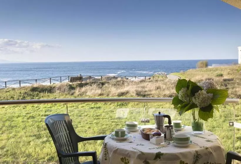 Apartamentos Turísticos Playa De Tapia