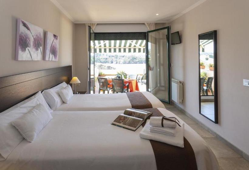 Apartamentos Turísticos Playa De Tapia